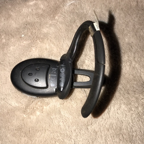 Motorola Bluetooth black and silver with charging cord - Picture 5 of 6